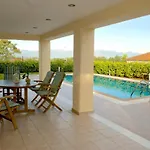 Luxury With A Swimming Pool In Lefkochoara, Messinias 别墅