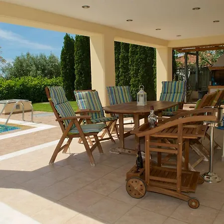 Willa Luxury With A Swimming Pool In Lefkochoara, Messinias