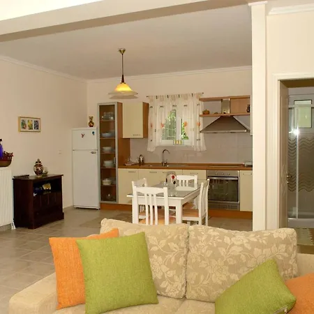 Luxury With A Swimming Pool In Lefkochoara, Messinias *