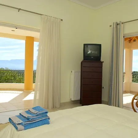 别墅 Luxury With A Swimming Pool In Lefkochoara, Messinias *