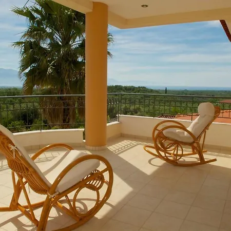 Luxury With A Swimming Pool In Lefkochoara, Messinias Lefkochora