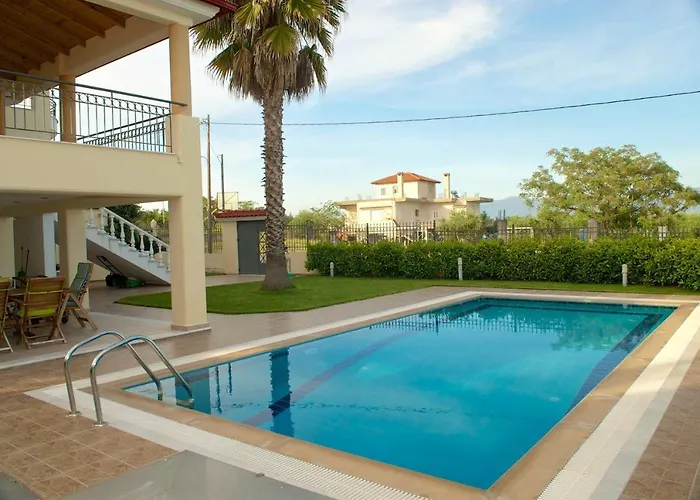 Luxury With A Swimming Pool In Lefkochoara, Messinias וילה