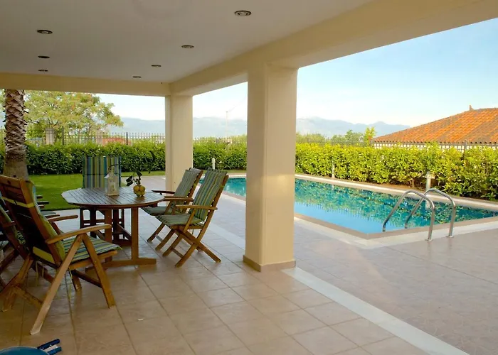 Luxury With A Swimming Pool In Lefkochoara, Messinias וילה