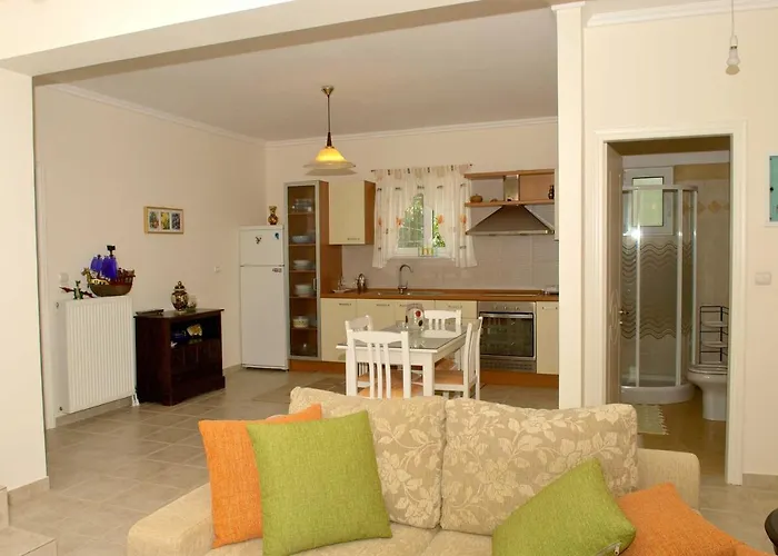 Luxury With A Swimming Pool In Lefkochoara, Messinias *