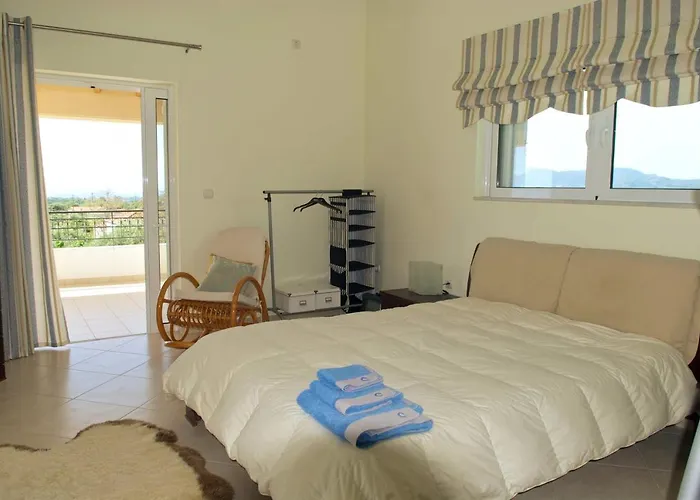 Luxury With A Swimming Pool In Lefkochoara, Messinias *